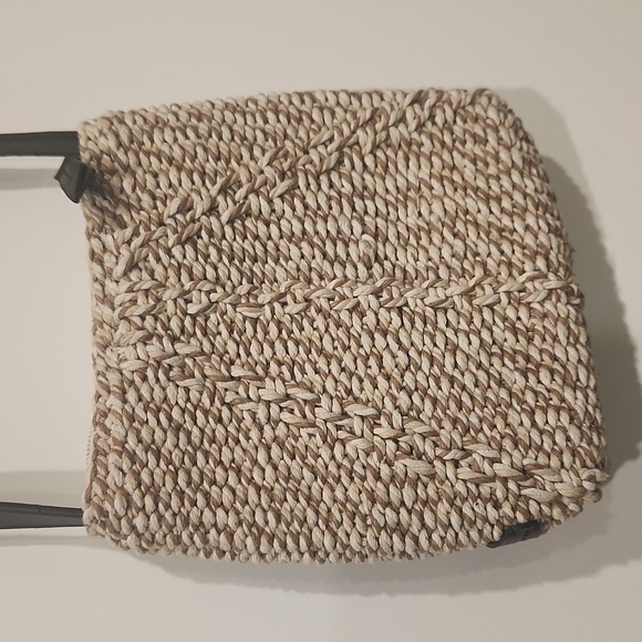 Liz claiborne Woven Tan‎ women's Crossbody Bag - Picture 2 of 6